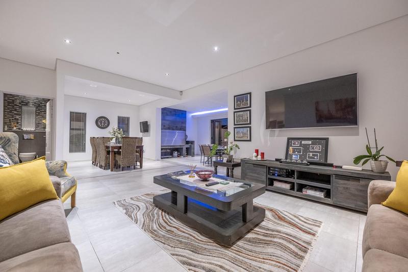 4 Bedroom Property for Sale in Kaapsig Western Cape